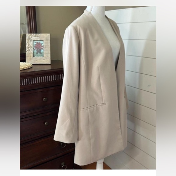 Calvin Klein Khaki Beige Women's
Open Front Blazer - Picture 4 of 7